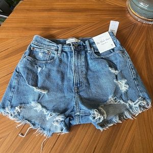 Abercrombie Curve Love High Rise Mom Short size 28/6